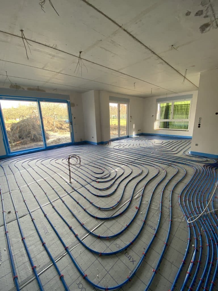 Moderne Heizungsanlage und Wärmepumpe Installation in Mühlheim